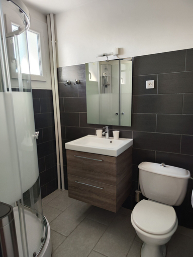 Bathroom 5, Bar Hôtel Restaurant le Sporting, Haute-Garonne