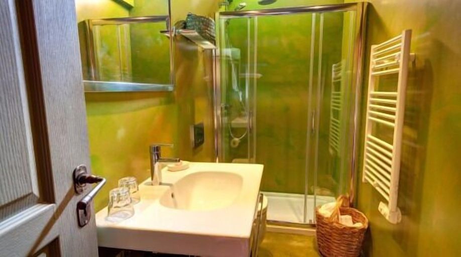 Bathroom 5, Le Clos BB, Var