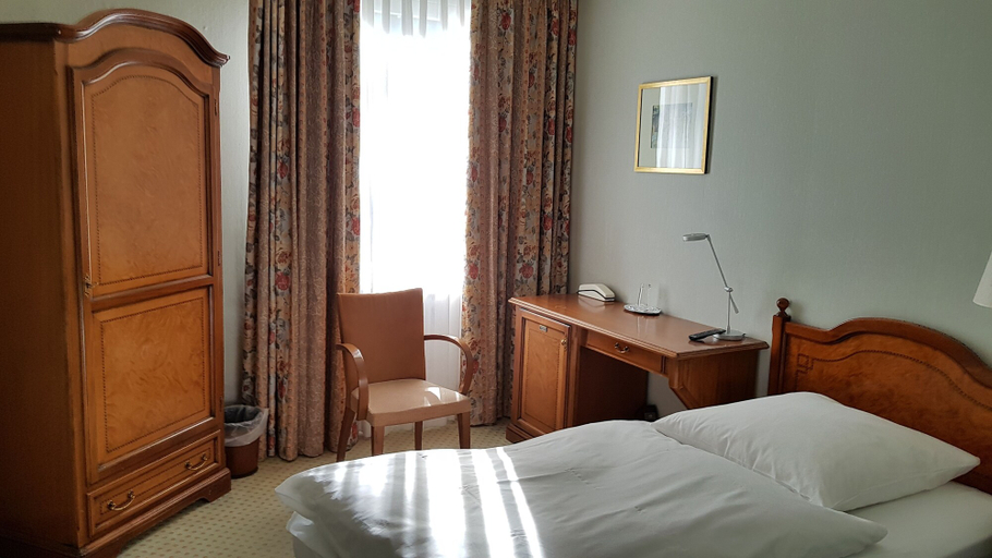 Bedroom 3, Wald-Hotel, Rhein-Sieg-Kreis