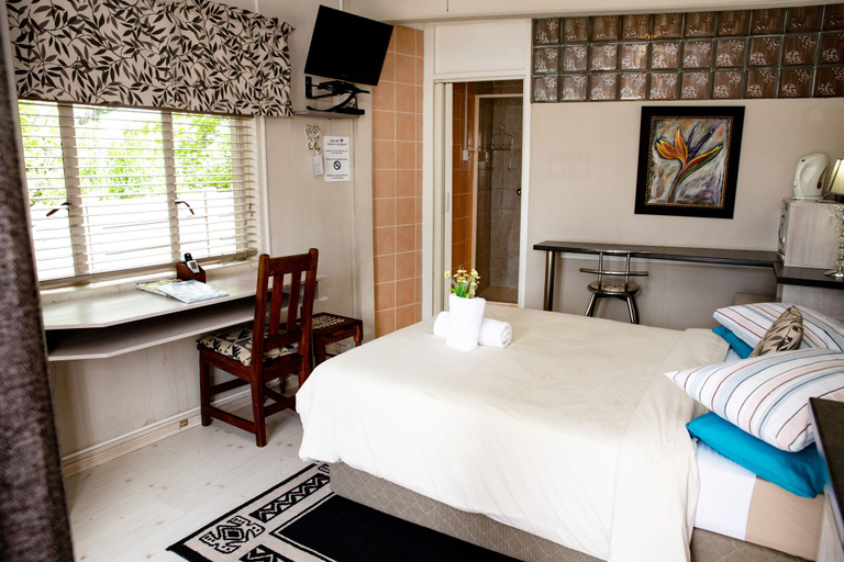 Bedroom 3, Woodpecker Guesthouse, Thabo Mofutsanyane