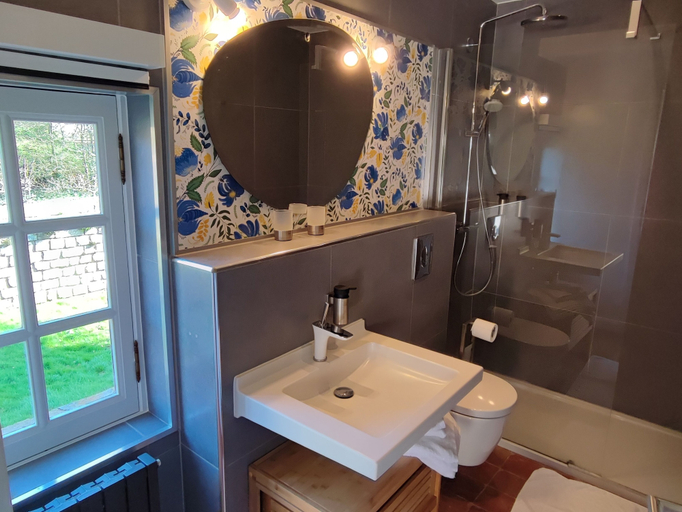 Bathroom 5, Domaine de la Maison Forte, Meuse