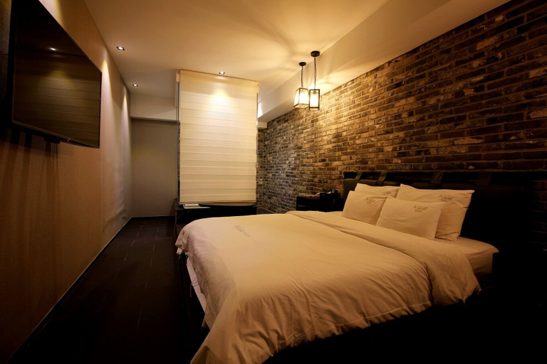 Bedroom 3, Masan Almond Hotel, Masan