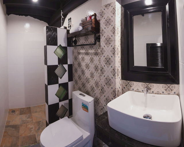 Bathroom 5, Sawatdee Guesthouse the Original, Dusit