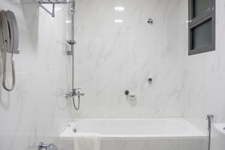 Bathroom 4, The Plaza Hotel and Resort, Salalah