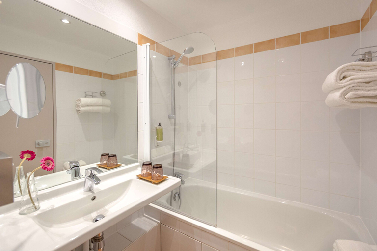 Bathroom 5, Best Western Plus Hotel La Marina, Var