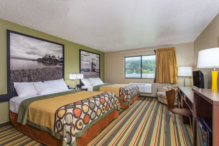 Bedroom 4, Super 8 by Wyndham Houghton, Lake Superior