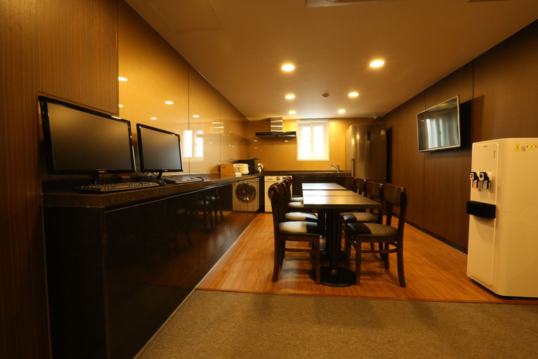 Others 5, TRIPSTAY Myeongdong, Jung