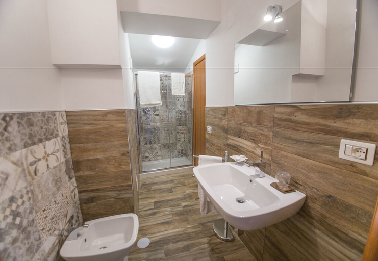 Bathroom 3, B&B Locanda Cistercense, Viterbo