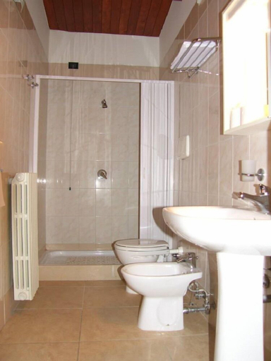 Bathroom 4, Genius Hotel, Bari