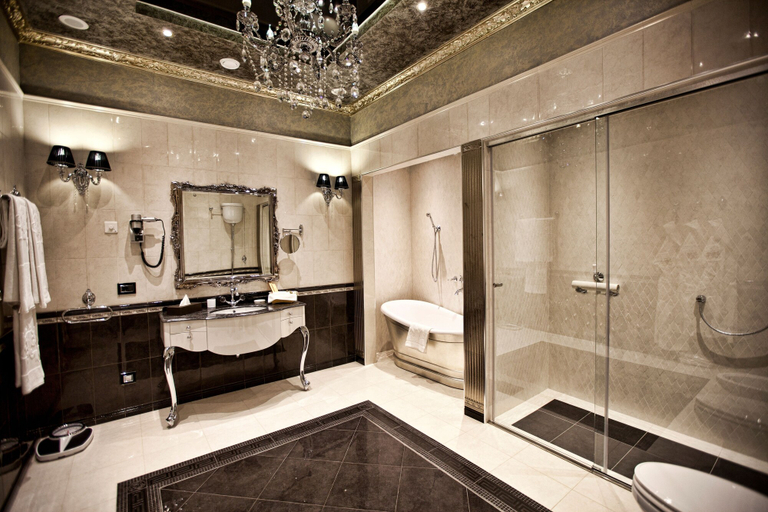 Bathroom 5, Multi Grand Pharaon Hotel