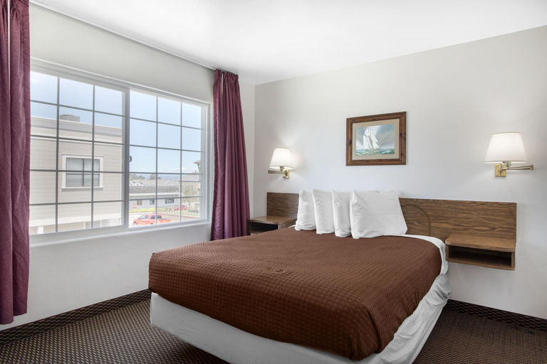Bedroom 3, Town House Motel – Historic Old Town Eureka, Humboldt