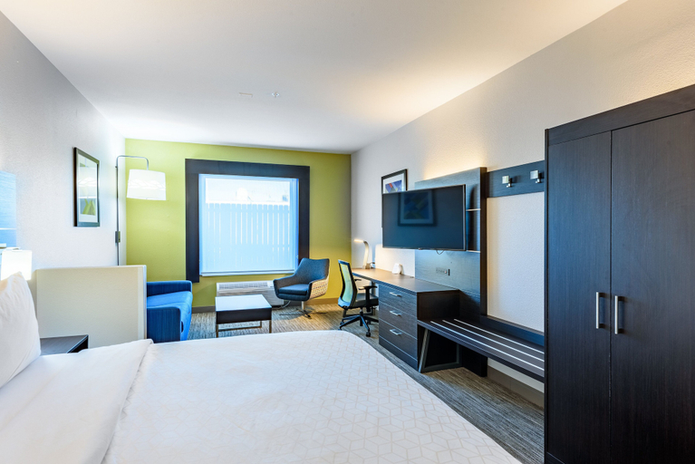 Bedroom 2, Holiday Inn Express & Suites BASTROP by IHG, Bastrop