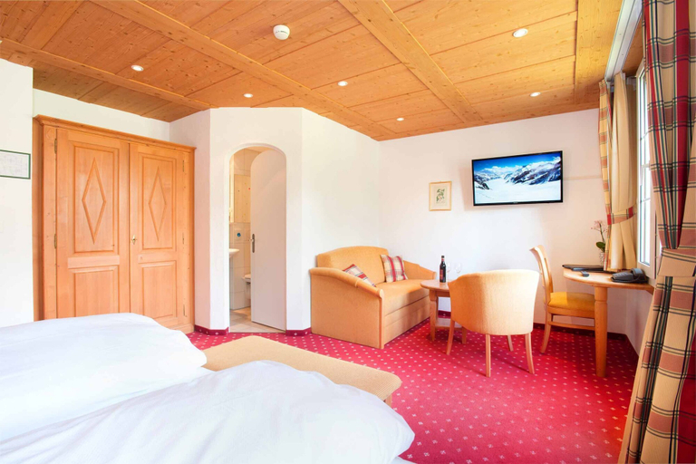 Bedroom 3, Hotel Sonnenberg, Interlaken