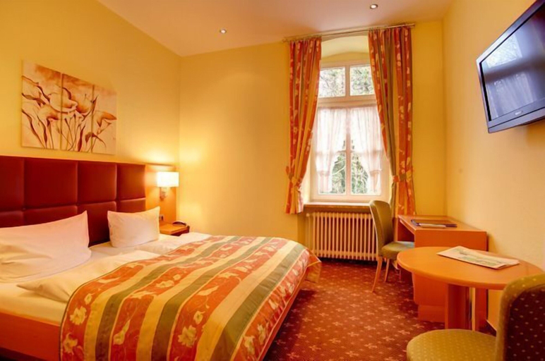 Bedroom 4, Berghotel Kockelsberg, Trier