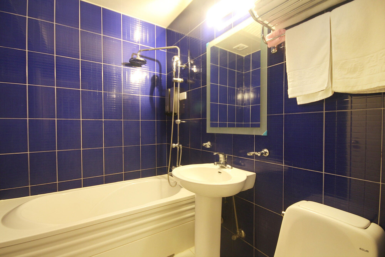 Bathroom 4, Jeonju Tourist Hotel, Jeonju
