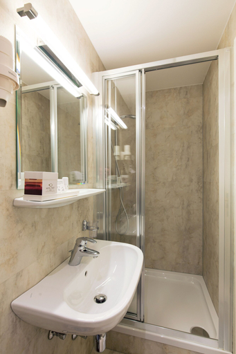 Bathroom 4, Hotel Post, Wien