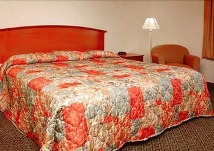 Bedroom 3, Econo Lodge Knoxville North, Knox