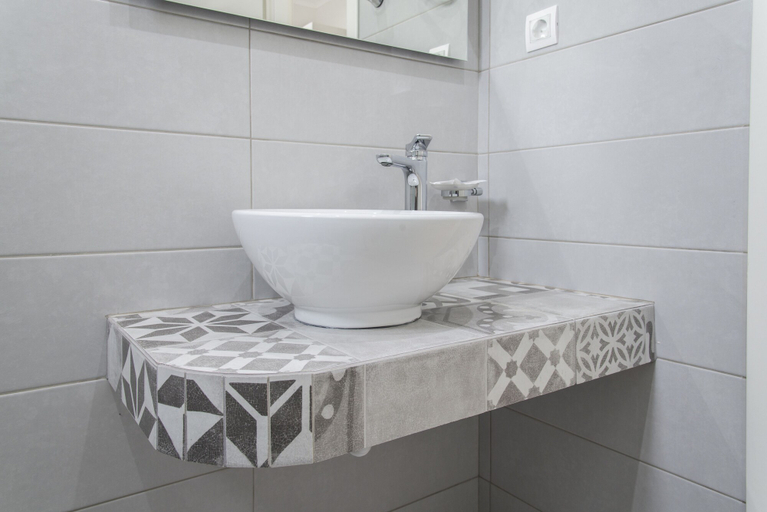 Bathroom 5, Byron Apartments, South Aegean