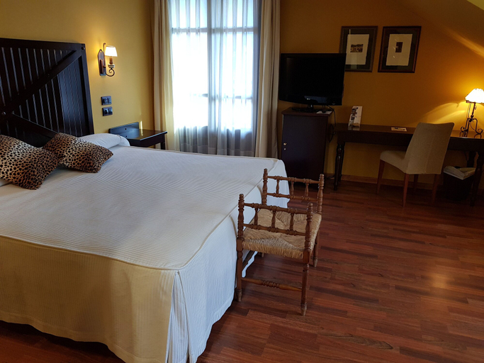 Bedroom 3, Hotel Cotiella, Huesca