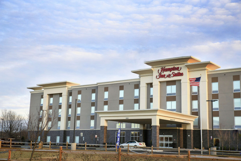 Exterior & Views 2, Hampton Inn & Suites Mount Laurel/Moorestown, Burlington