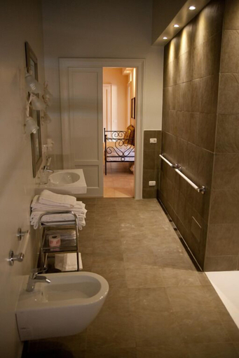 Bathroom 5, Palazzo Frigo, Viterbo