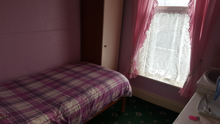 Bedroom 2, Gracelands Guest House, Blackpool