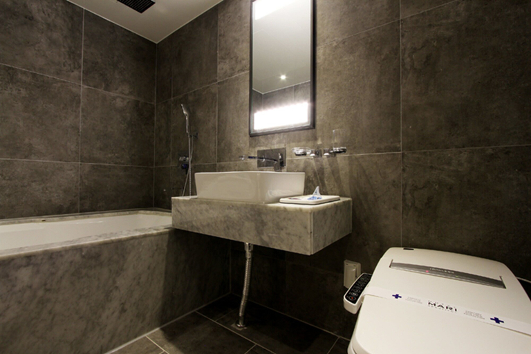 Bathroom 3, Jeonju Mari Hotel, Jeonju