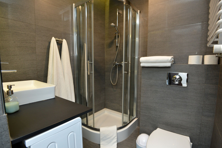 Bathroom 3, Apartamenty Top Garbary, Poznań City