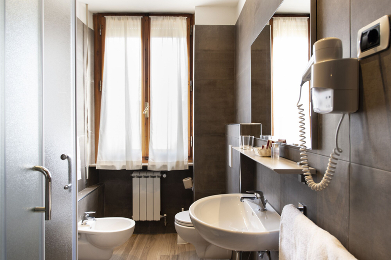 Bathroom 5, Hotel Ariston & Spa, Pistoia