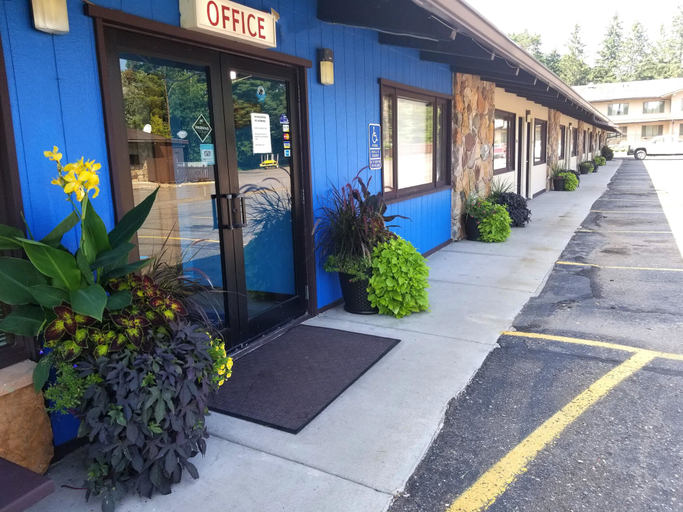 Exterior & Views 2, Americas Best Value Inn Hinckley, Pine