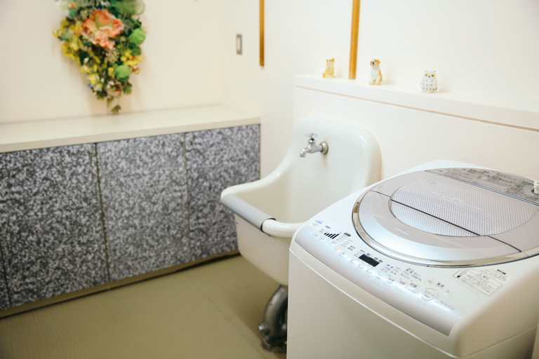 Bathroom 5, Shinnishiki Hotel, Shirahama