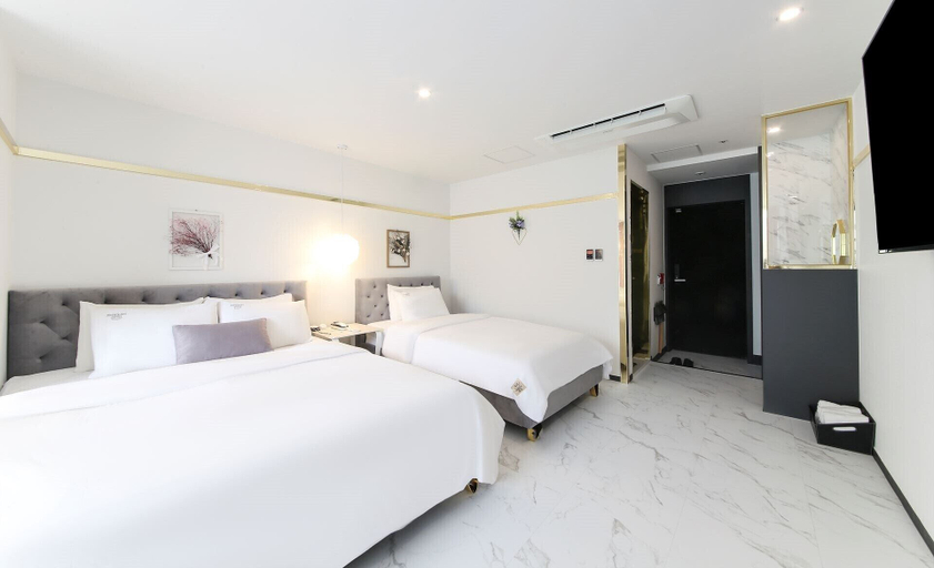 Bedroom 3, Brown-Dot Songdo, Saha