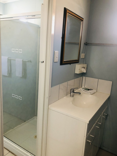 Bathroom 4, Y Motels Kingaroy, Kingaroy