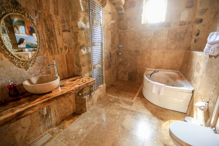 Bathroom 5, Abu Hayat Cave Suites, Ürgüp