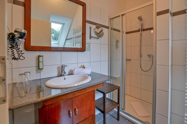 Bathroom 5, Hotel Worpsweder Tor, Osterholz