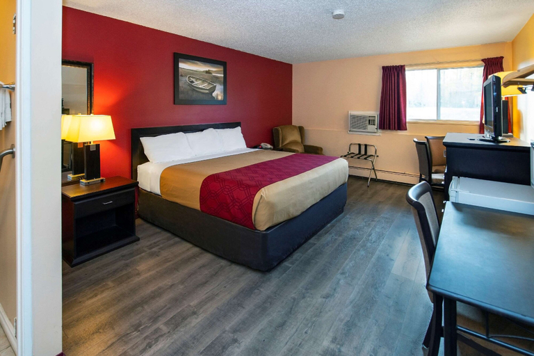 Bedroom 3, Econo Lodge Edson, Division No. 14
