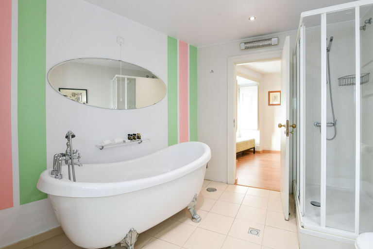 Bathroom 3, Casa de Sao Mamede Hotel, Lisbon