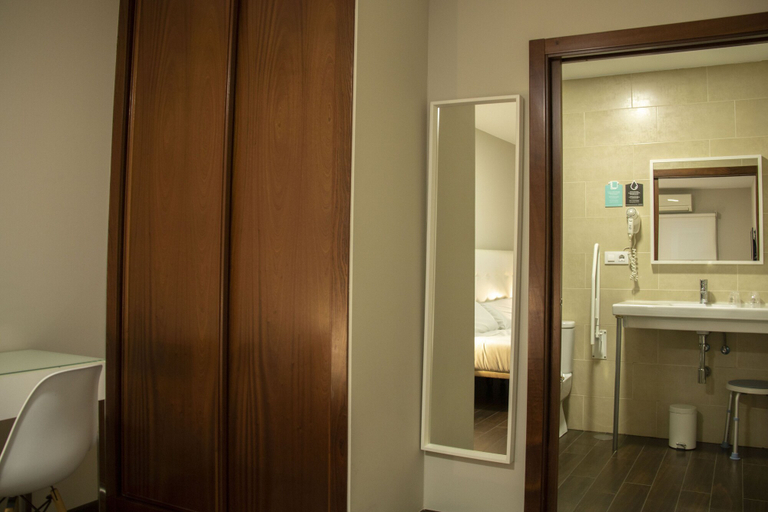 Bathroom 5, Alda Alborán Rooms, A Coruña