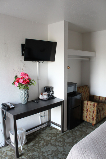 Others 5, Chalet Motel, Deschutes