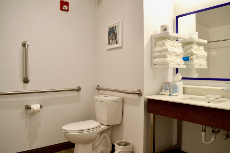 Bathroom 4, Hampton Inn Medina, Medina