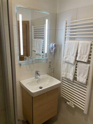 Bathroom 4, Pension Bernhardhof, Miesbach