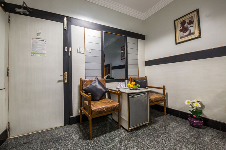 Others 5, Hotel Aryaas, Tirunelveli