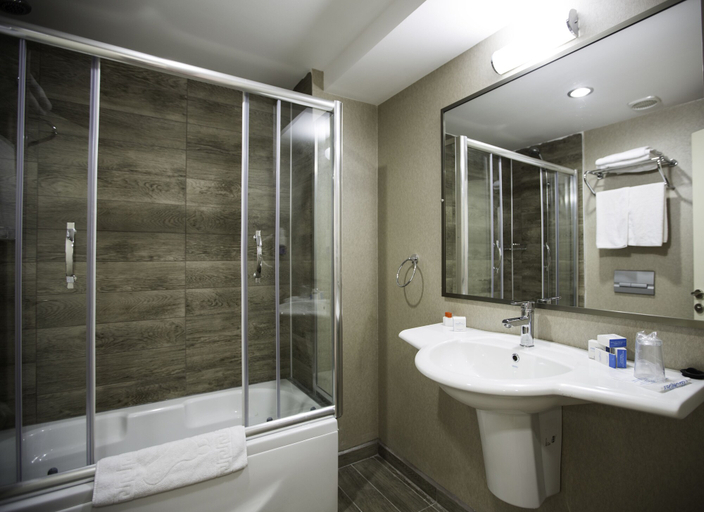 Bathroom 5, Ergin Hotel, Ayvalık