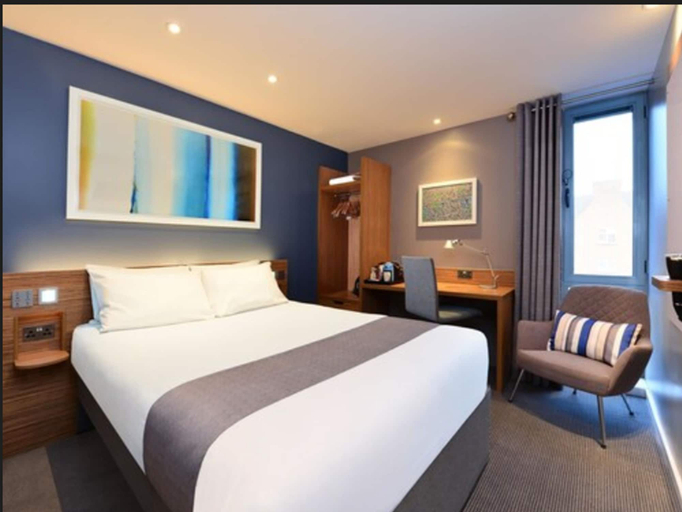 Bedroom 3, Travelodge Plus Galway