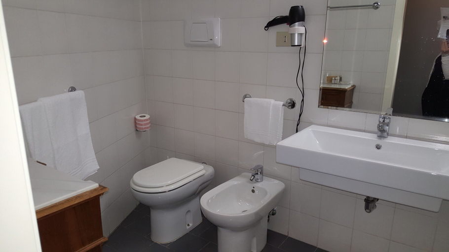 Bathroom 4, Hotel Augustus, Pesaro E Urbino