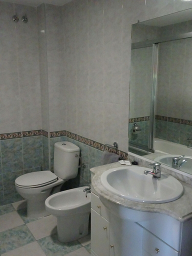 Bathroom 4, Hostal Gonzalez, Madrid
