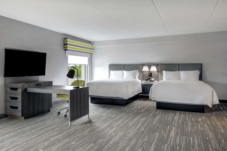 Bedroom 4, Hampton Inn & Suites by Hilton Burlington Toronto, Halton