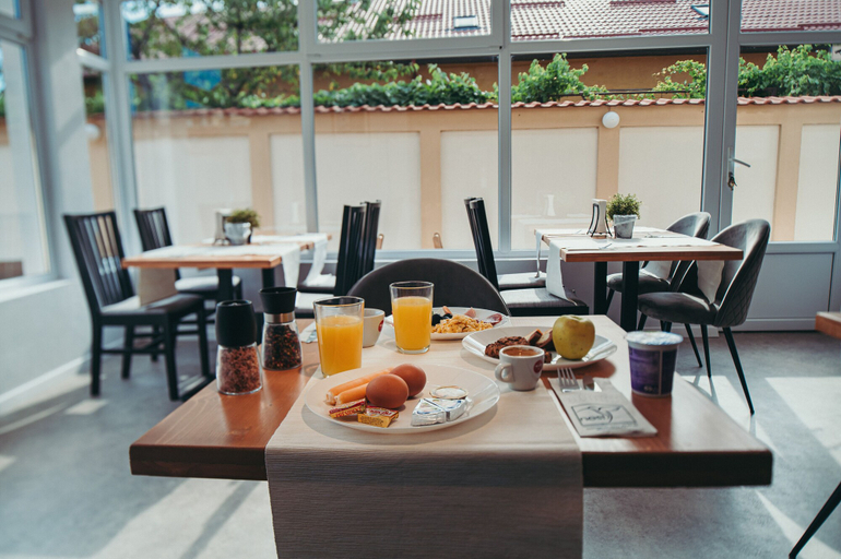 Food & Drinks 5, NEST Guesthouse, Drobeta-turnu Severin