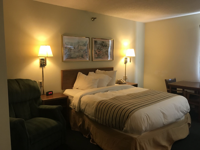 Bedroom 3, Smart Choice Inn, Aurora