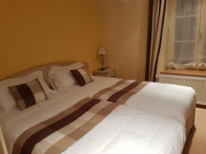 Bedroom 3, La Couronne, Doubs